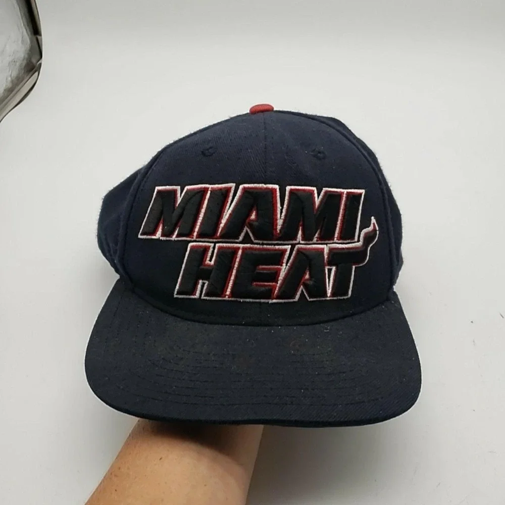 Miami Heat Hat Cap Snap Back One Size Black NBA Basketball Draft Cap Adidas Mens